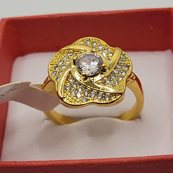 Emarati plated Gold er Blossom white stone work cocktail Ring size 7 - Picture 2 of 7
